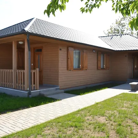 Fuerjes Apartmanhazak Tiszafured Exterior photo